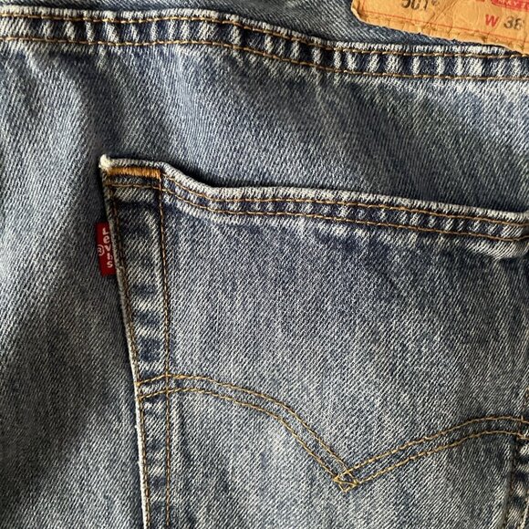 Levis 501 Button-Fly Blue Jeans W35 L30 Straight Fit Vintage Denim - Picture 13 of 13